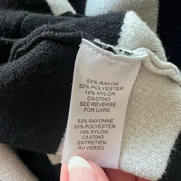 Women's Black and White V-Neck Cropped Sweater - Picture 4 of 5